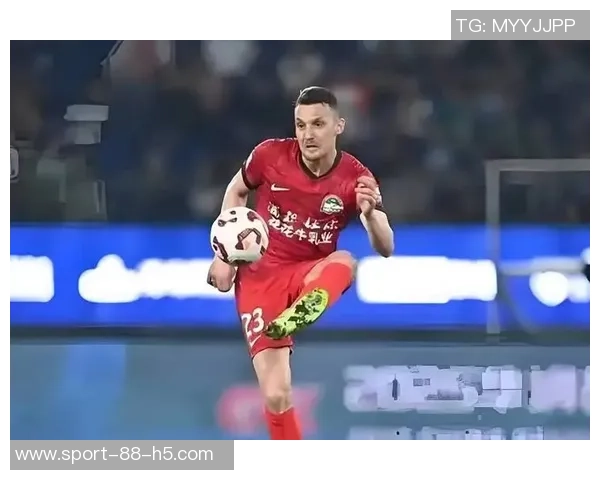 海港冬训首堂课在多哈举行新援让克劳德积极参与合练展现状态